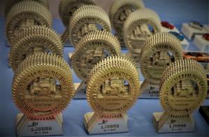 OLj  Namesto pokalov izvirni zobniki sponzorja KLS Ljubno F JM   IMG_1803 (3)